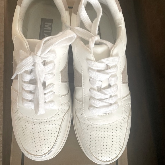 MIA Womens Sneaker Shoes Size 6.5 White/Taupe - Picture 2 of 5